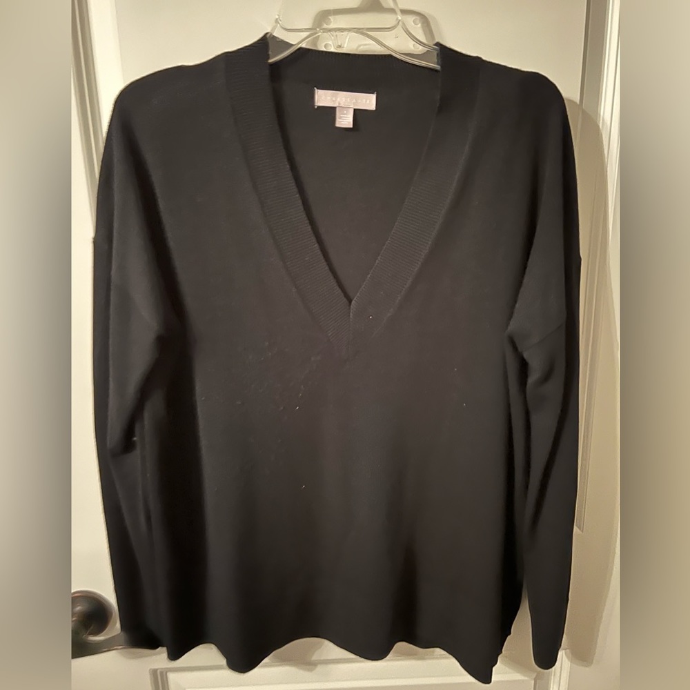 Lightweight V-neck sweater